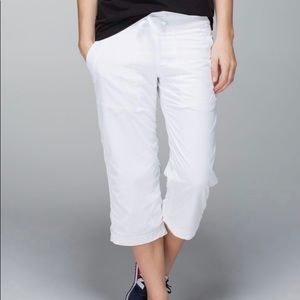 Lululemon Studio Crop - White (Liner Inside)